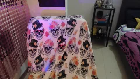 Snapshot of mia_adams_red chatting on October 22, 11:59 pm mia online show from October 22, 11:59 pm