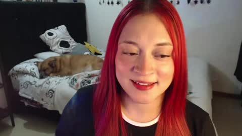 Snapshot of mia_adams_red chatting on May 11, 12:27 am mia online show from May 11, 12:27 am