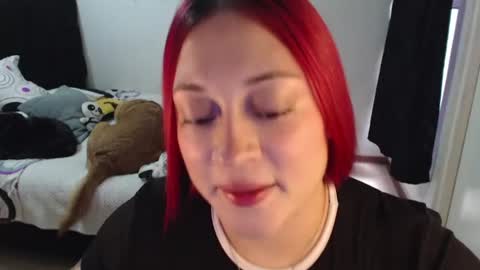 Snapshot of mia_adams_red chatting on June 18, 8:02 pm mia online show from June 18, 8:02 pm