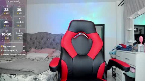 mia_adamsxxx online show from December 28, 10:13 pm