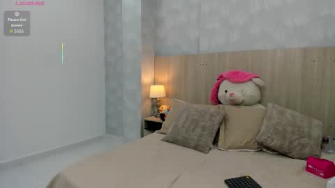 Mia Aristizabal online show from December 5, 11:30 am