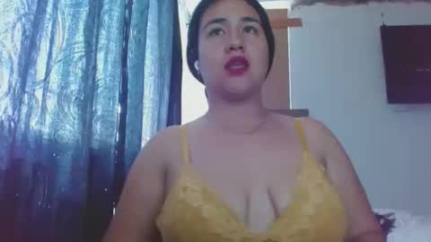 Snapshot of mia_beautiful1 chatting on April 24, 7:16 pm mia_beautiful1 online show from April 24, 7:16 pm