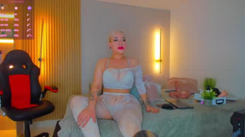 Mia  online show from October 3, 11:51 am