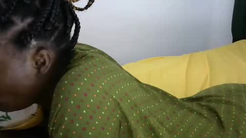 Snapshot of mia_bellah chatting on February 4, 12:44 pm aishah petite online show from February 4, 12:44 pm