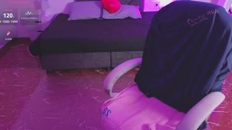 Snapshot of mia_bloom2 chatting on May 4, 4:52 am mia online show from May 4, 4:52 am