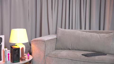 mia_buny_ online show from June 11, 12:25 pm