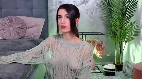 Freya Allen online show from January 11, 9:25 pm