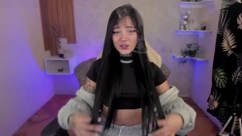 Mia online show from December 6, 6:59 am