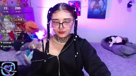 Mia online show from August 8, 6:37 am