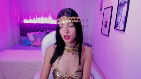 Mia online show from November 24, 8:30 pm