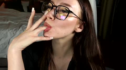 Snapshot of mia_cloudy chatting on January 9, 2:07 pm Mia and friends online show from January 9, 2:07 pm