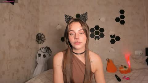 Snapshot of mia_com chatting on October 30, 2:18 pm Mia next stream Thursday 1400 UTC1 Friday 1400 UTC1 online show from October 30, 2:18 pm