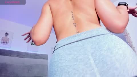 mia_corner online show from April 29, 1:37 pm