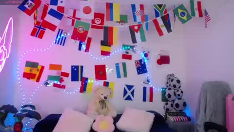 Snapshot of mia_cute_girl chatting on June 27, 11:59 am mia_cute_girl online show from June 27, 11:59 am