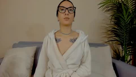 Sarah Luna online show from May 10, 12:54 pm