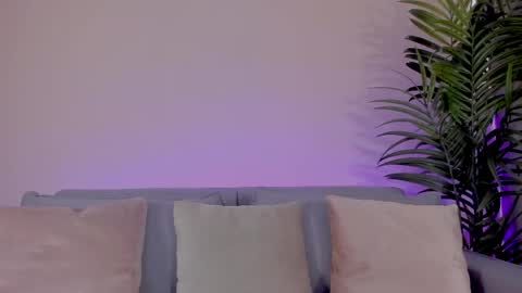 Sarah Luna online show from May 25, 1:50 pm