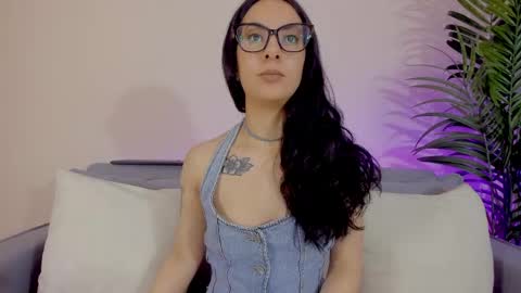 Sarah Luna online show from June 7, 1:59 pm