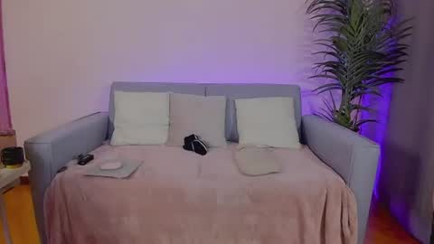 Sarah Luna online show from June 25, 3:27 pm
