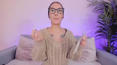 Sarah Luna online show from August 3, 6:33 pm