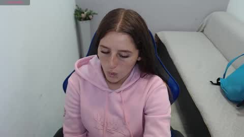 Snapshot of mia_diaz1 chatting on November 4, 1:21 pm Mia online show from November 4, 1:21 pm