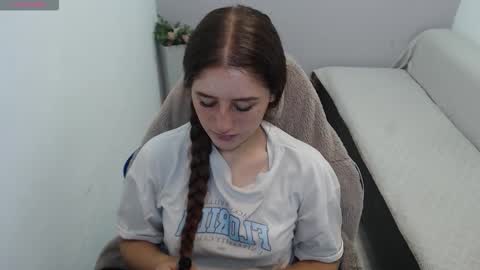 Snapshot of mia_diaz1 chatting on November 5, 1:33 pm Mia online show from November 5, 1:33 pm