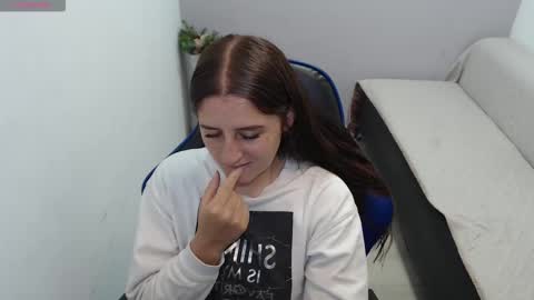 Snapshot of mia_diaz1 chatting on November 10, 1:43 pm Mia online show from November 10, 1:43 pm