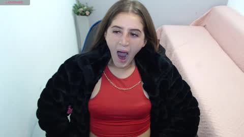 Mia online show from December 19, 1:29 pm