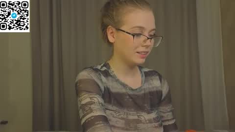 Snapshot of mia_dixson chatting on October 21, 11:22 am Mia online show from October 21, 11:22 am