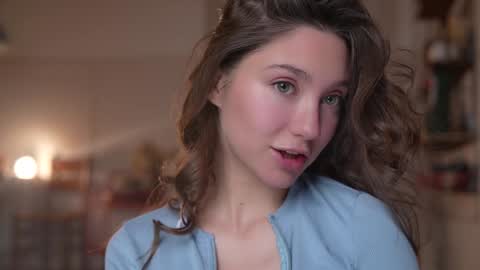 Mia online show from October 3, 4:37 pm