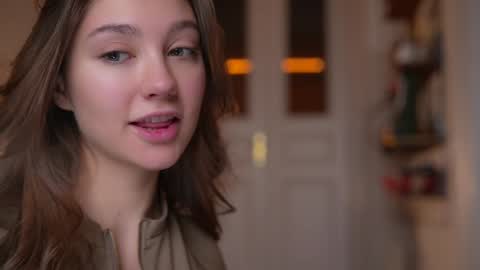 Mia online show from October 5, 4:27 pm