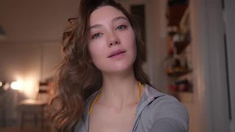 Mia online show from October 22, 4:29 pm