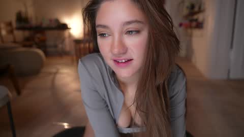 Mia online show from November 28, 6:32 pm