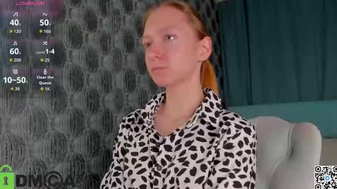 mia_e1fie online show from November 6, 9:32 am