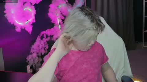 Mia online show from May 3, 3:01 am