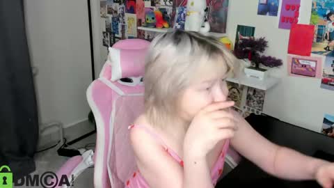 Mia online show from May 5, 3:03 am
