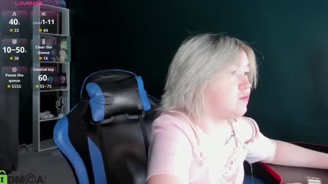 Snapshot of mia_ferd chatting on June 16, 4:37 am Mia online show from June 16, 4:37 am