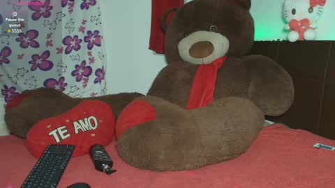 Snapshot of mia_fernand chatting on April 28, 2:27 am mia_fernand online show from April 28, 2:27 am