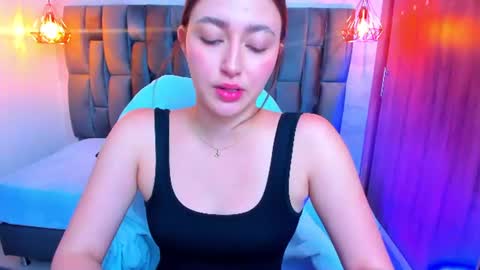 Snapshot of mia_ferrer18 chatting on June 25, 2:54 pm mia_ferrer18 online show from June 25, 2:54 pm