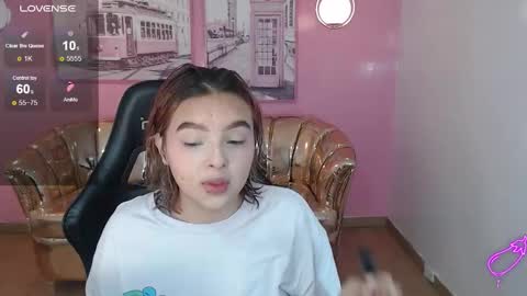 Snapshot of mia_foster_t chatting on November 17, 12:55 pm Mia online show from November 17, 12:55 pm