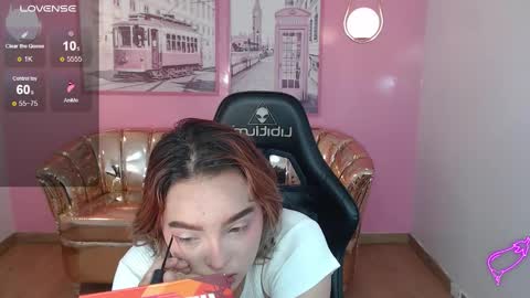 Snapshot of mia_foster_t chatting on November 18, 12:53 pm Mia online show from November 18, 12:53 pm