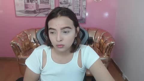 Snapshot of mia_foster_t chatting on December 17, 12:55 pm Mia online show from December 17, 12:55 pm