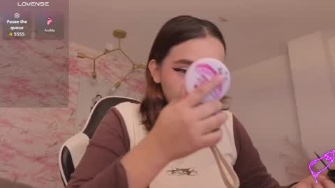 Mia online show from March 3, 1:17 pm