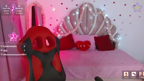 Snapshot of mia_fox666 chatting on June 11, 2:53 am mia online show from June 11, 2:53 am