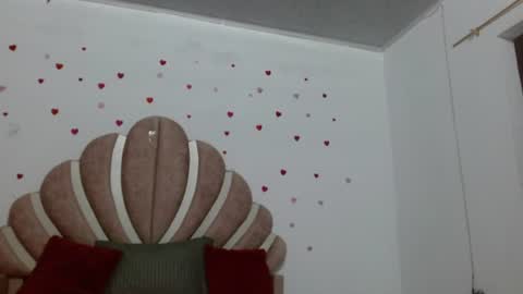 Snapshot of mia_fox666 chatting on June 17, 1:52 am mia online show from June 17, 1:52 am