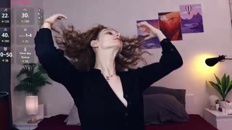 Snapshot of mia_frizz chatting on July 13, 3:26 pm Mia online show from July 13, 3:26 pm