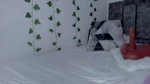 Snapshot of mia_garcia2 chatting on June 11, 2:53 am MIA online show from June 11, 2:53 am