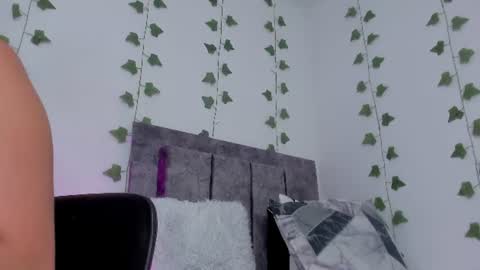 Snapshot of mia_garcia2 chatting on June 11, 11:14 pm MIA online show from June 11, 11:14 pm