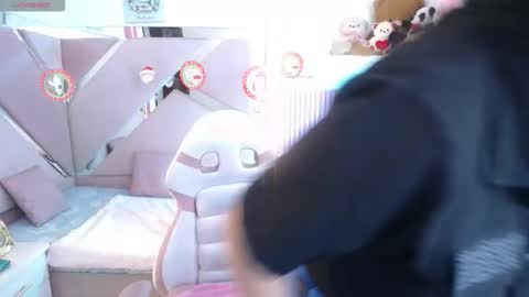 Snapshot of mia_garcia28 chatting on December 4, 8:39 pm mia_garcia28 online show from December 4, 8:39 pm