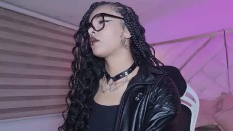 Mia online show from February 19, 3:02 am