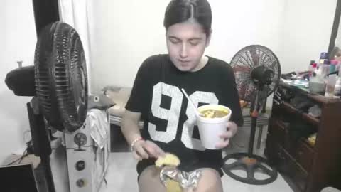 Snapshot of mia_goth766259 chatting on December 2, 2:50 am izzy online show from December 2, 2:50 am